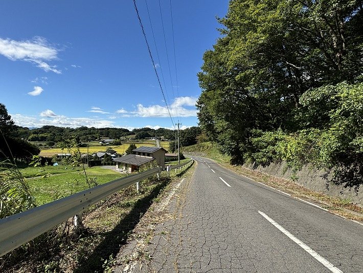 佐久市八幡　土地 現地写真（前面道路含む現地写真）