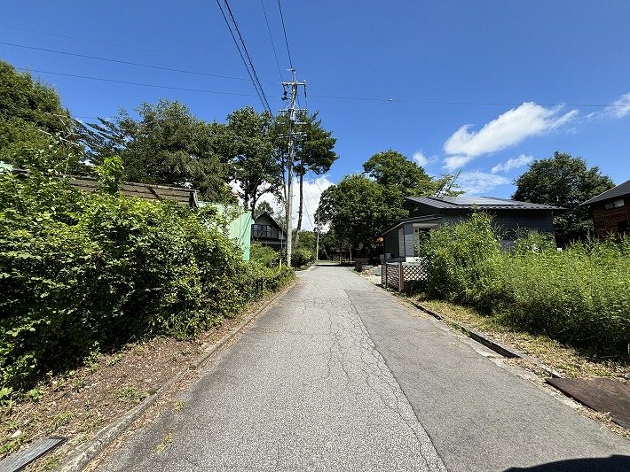 御代田町草越向原 土地 現地写真（前面道路含む現地写真）
