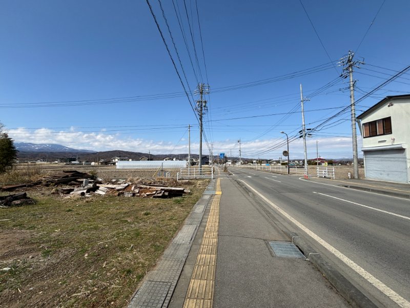 佐久市田口　土地 現地写真（前面道路含む現地写真）