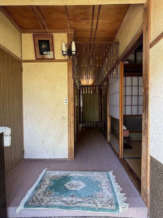 佐久市新子田　中古戸建 現地写真（玄関）