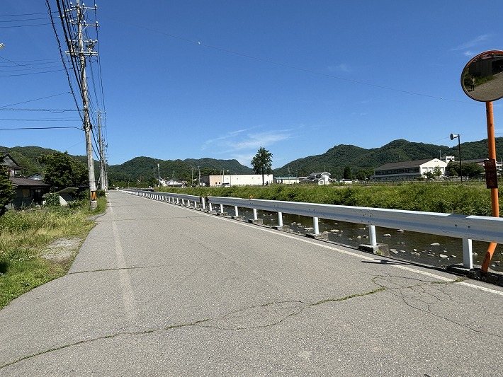 佐久市新子田　中古戸建 現地写真（前面道路含む現地写真）