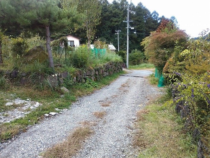 佐久市内山　中古戸建 現地写真（前面道路含む現地写真）