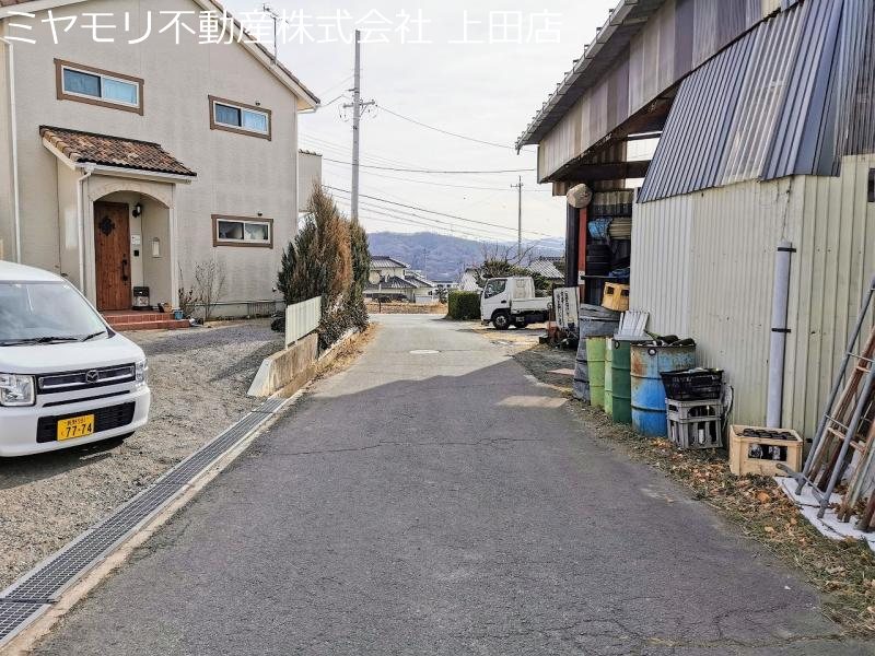 東御市新屋　中古戸建 現地写真（前面道路含む現地写真）