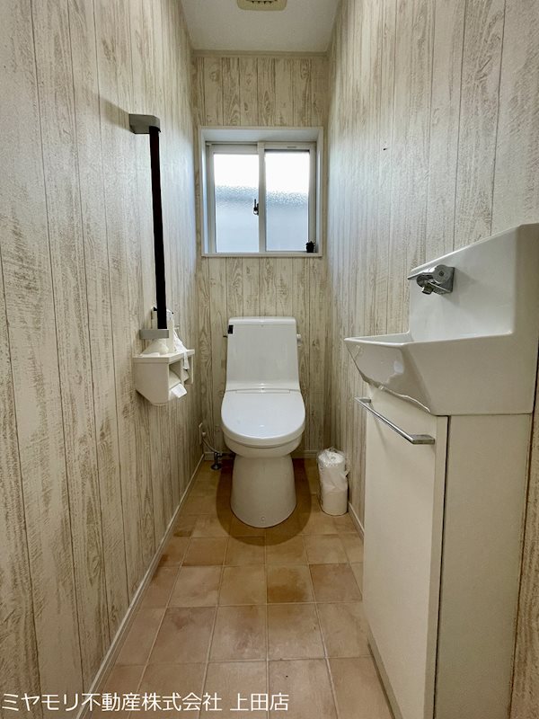 東御市新屋　中古戸建 内観写真（トイレ）