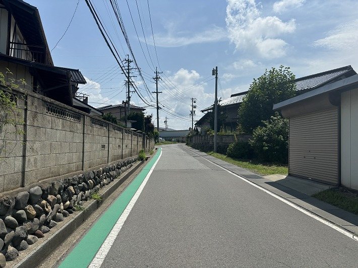 佐久市根々井　土地 現地写真（前面道路含む現地写真）