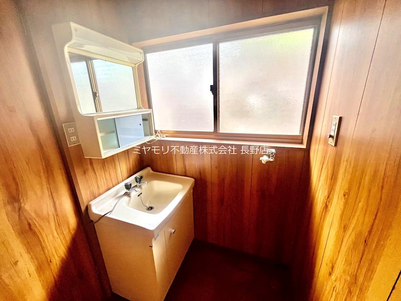 長野市小鍋　中古戸建 内観写真（洗面台・洗面所）