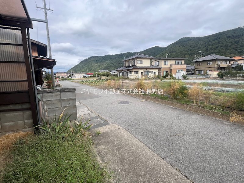 千曲市上徳間　中古戸建 現地写真（前面道路含む現地写真）