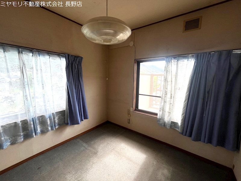 千曲市上徳間　中古戸建 内観写真（リビング以外の居室）