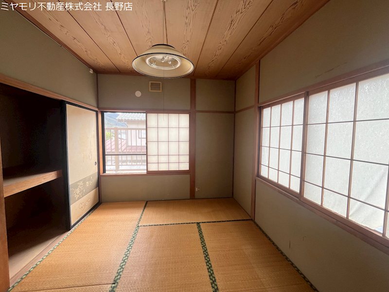 千曲市上徳間　中古戸建 内観写真（リビング以外の居室）
