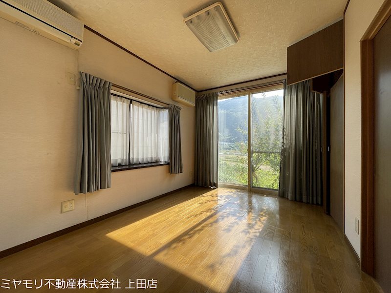 上田市国分　中古戸建 内観写真（リビング）