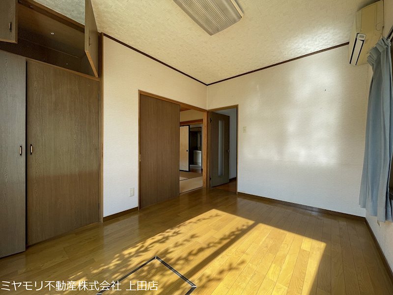 上田市国分　中古戸建 内観写真（リビング）