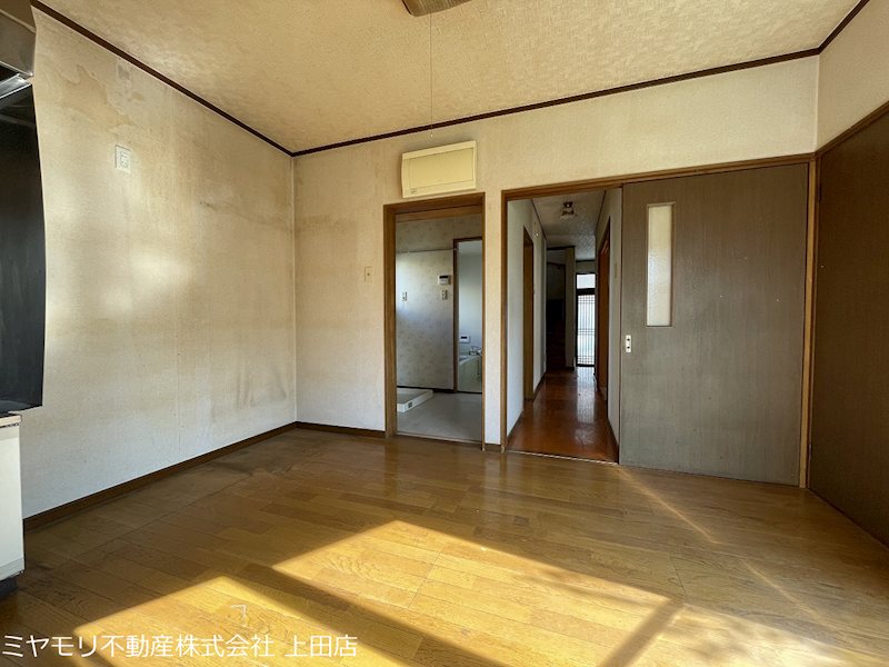 上田市国分　中古戸建 内観写真（リビング）