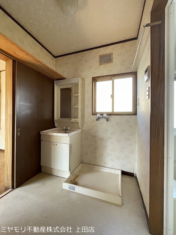 上田市国分　中古戸建 内観写真（洗面台・洗面所）