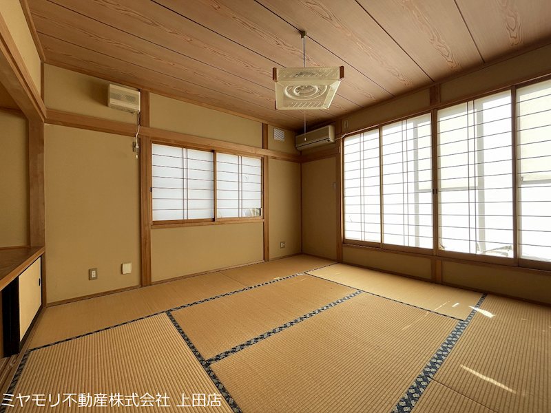 上田市国分　中古戸建 内観写真（リビング以外の居室）
