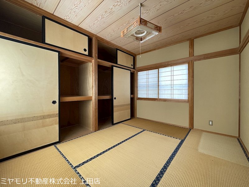 上田市国分　中古戸建 内観写真（リビング以外の居室）