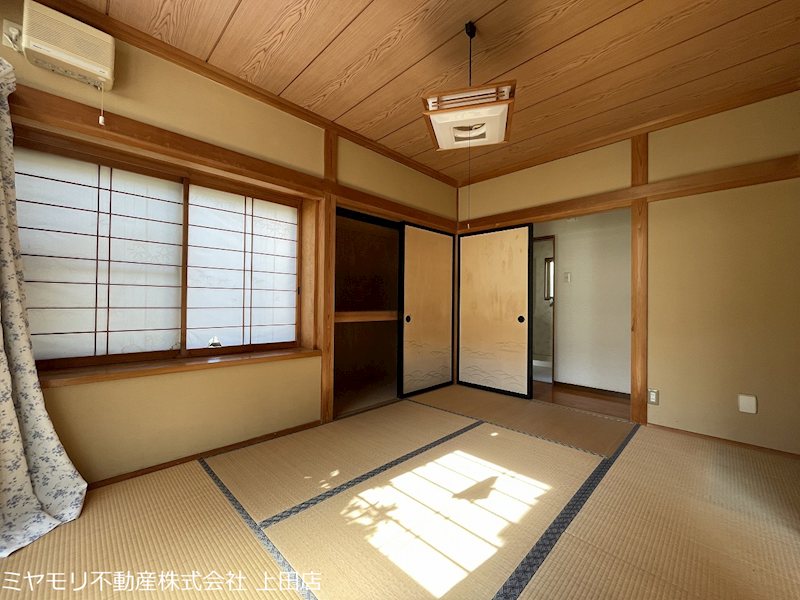 上田市国分　中古戸建 内観写真（リビング以外の居室）
