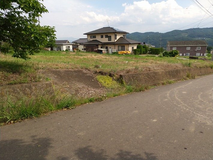 小諸市西原　土地 現地写真（前面道路含む現地写真）