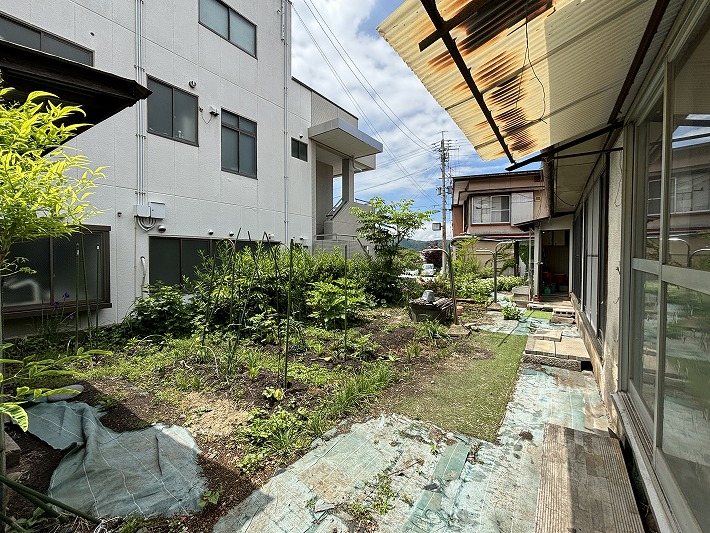 小諸市鶴巻　中古戸建 現地写真（庭）