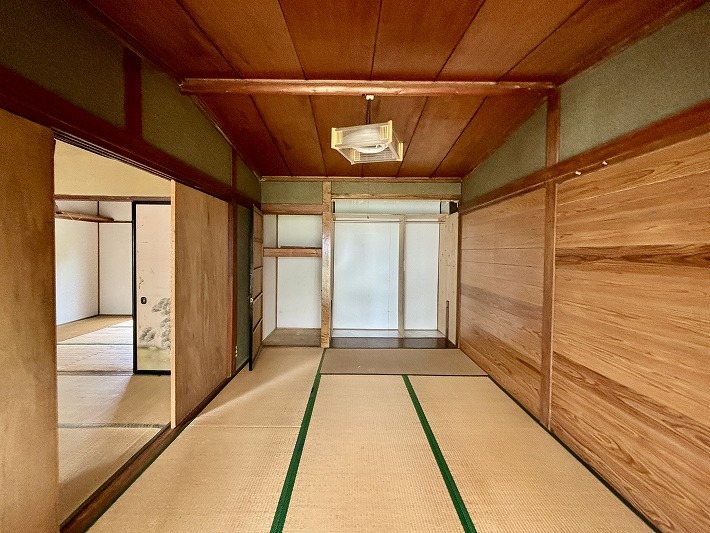 小諸市鶴巻　中古戸建 内観写真（リビング以外の居室）