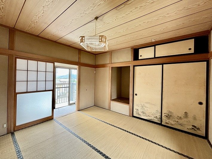 小諸市鶴巻　中古戸建 内観写真（リビング以外の居室）