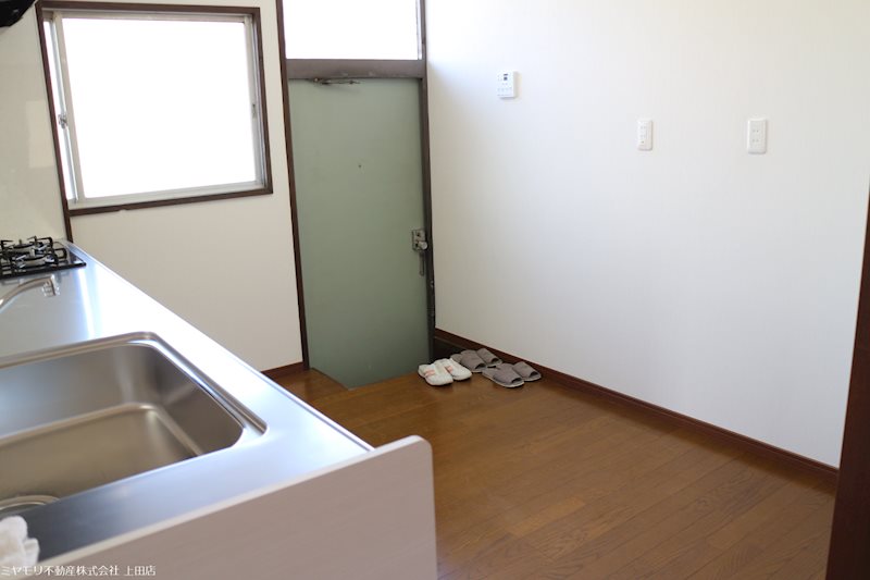 東御市和　戸建　収益物件 内観写真（キッチン）