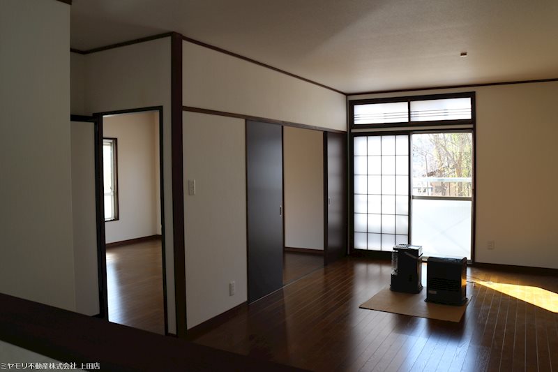 東御市和　戸建　収益物件 内観写真（リビング）