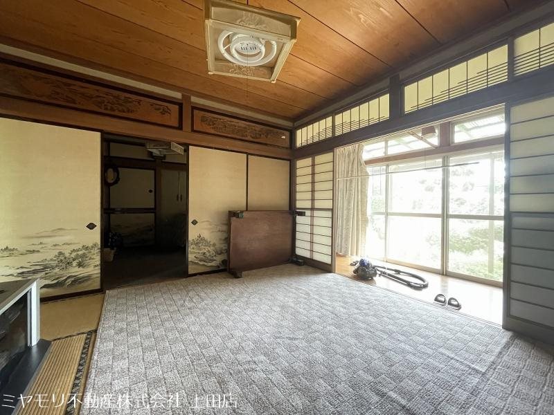 【商談中】東御市祢津　中古戸建 内観写真（リビング）