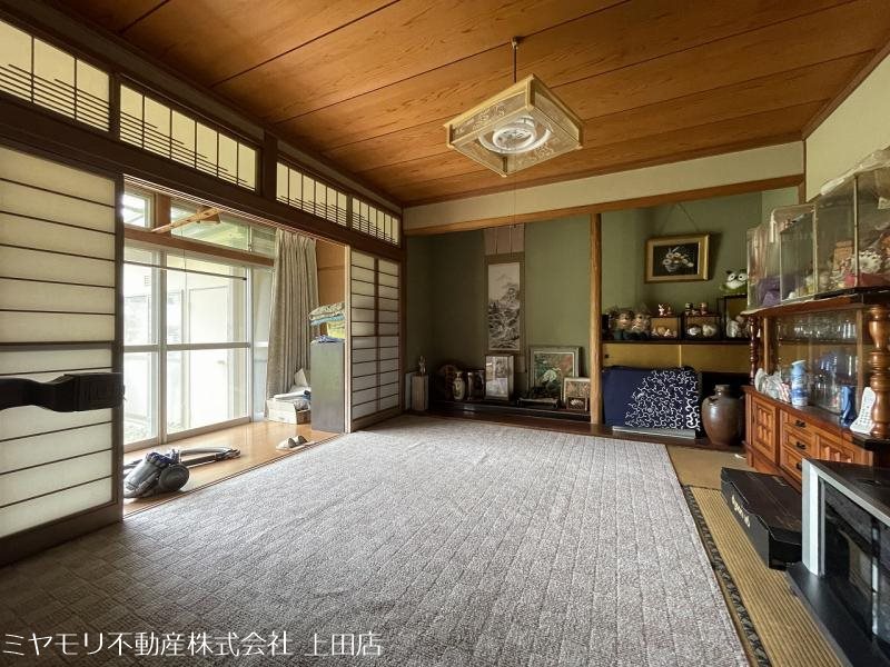 【商談中】東御市祢津　中古戸建 内観写真（リビング）