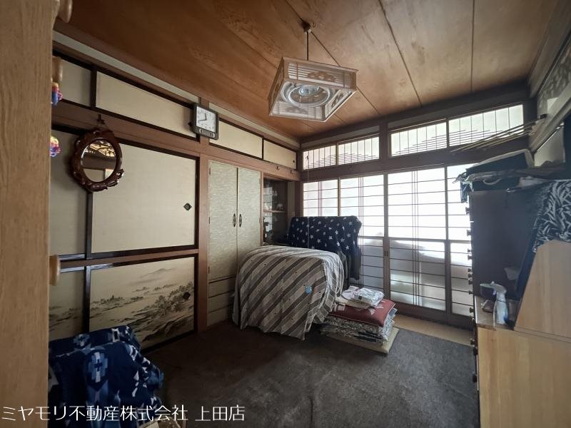【商談中】東御市祢津　中古戸建 内観写真（リビング以外の居室）