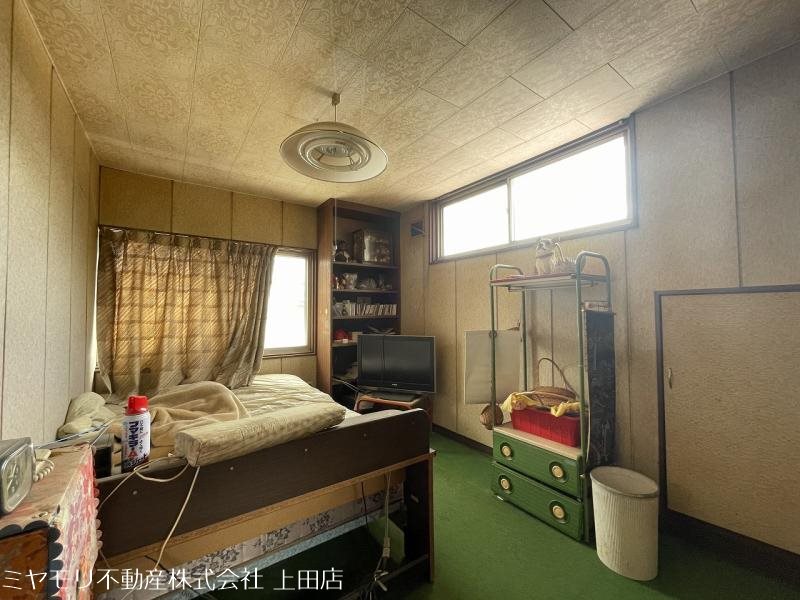 【商談中】東御市祢津　中古戸建 内観写真（リビング以外の居室）
