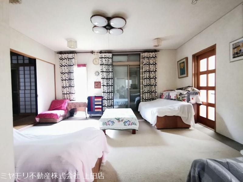 上田市上野　中古戸建 内観写真（リビング）