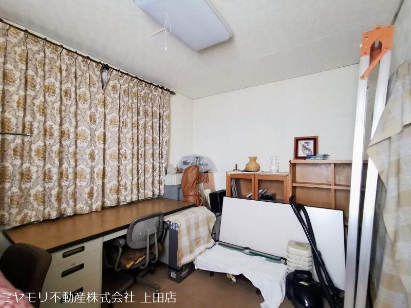 上田市上野　中古戸建 内観写真（リビング以外の居室）