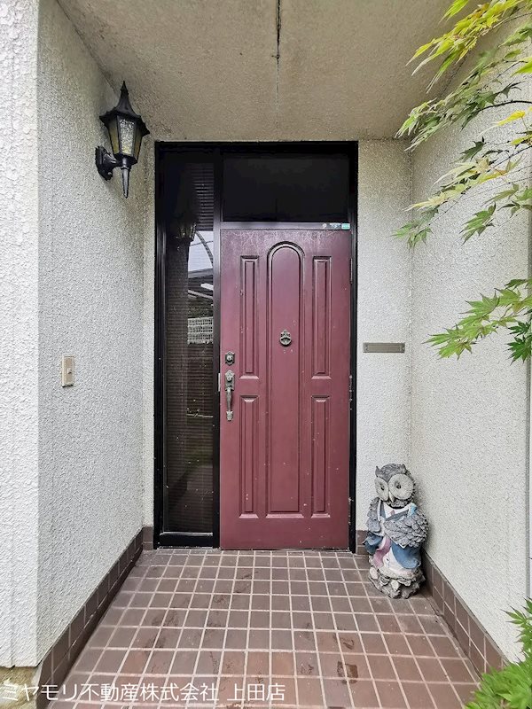 上田市上野　中古戸建 現地写真（玄関）