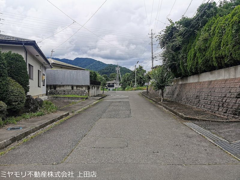 上田市上野　中古戸建 現地写真（前面道路含む現地写真）