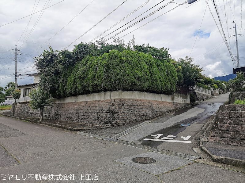 上田市上野　中古戸建 現地写真（前面道路含む現地写真）