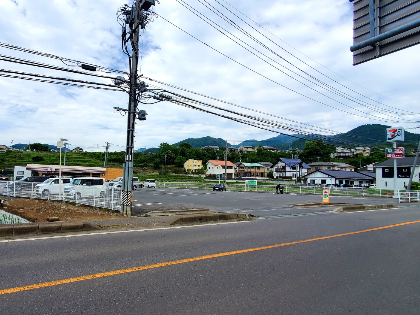 上田市上野　中古戸建 コンビニ