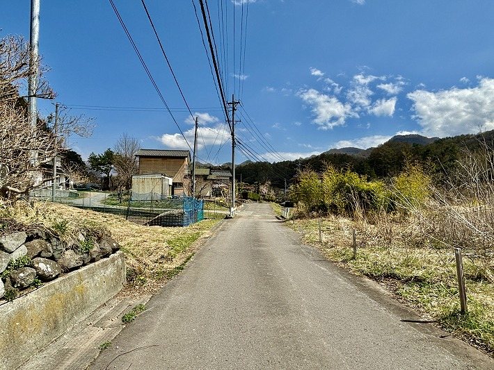 佐久市内山　土地 現地写真（前面道路含む現地写真）