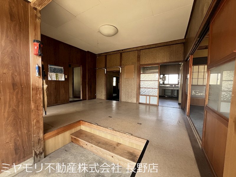 飯綱町川上　中古戸建 現地写真（玄関）