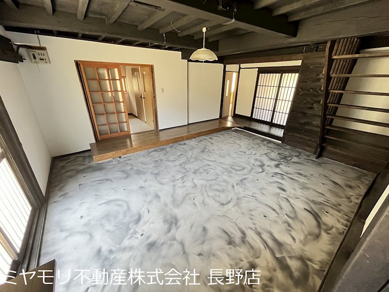 戸隠祖山　中古戸建 現地写真（玄関）