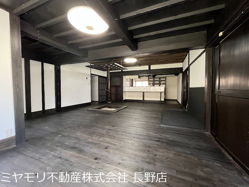 戸隠祖山　中古戸建 内観写真（リビング）