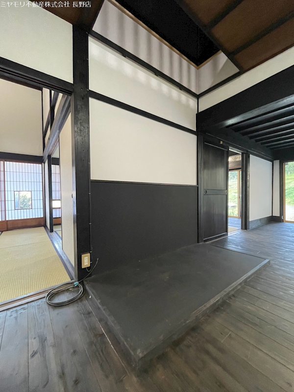 戸隠祖山　中古戸建 内観写真（リビング）