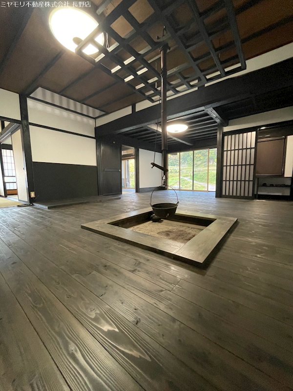 戸隠祖山　中古戸建 内観写真（リビング）