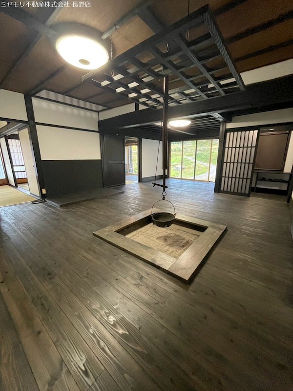 戸隠祖山　中古戸建 内観写真（リビング）