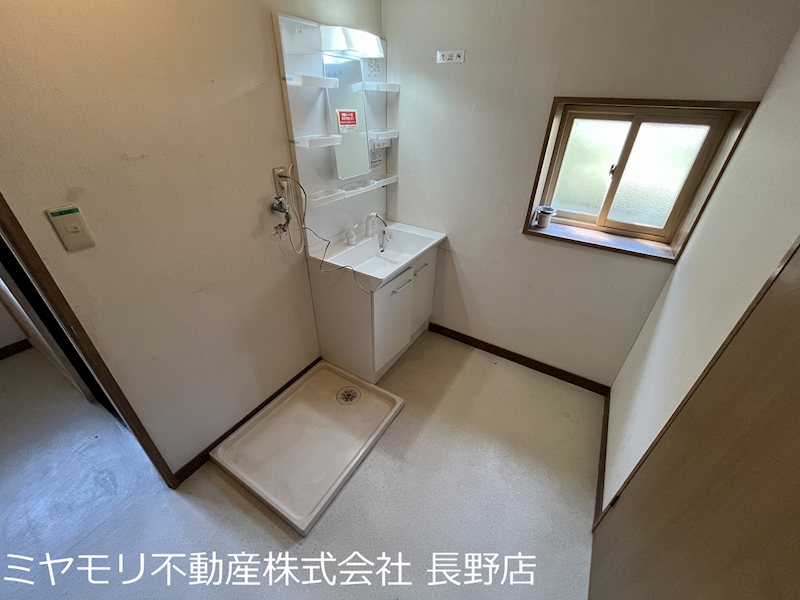 戸隠祖山　中古戸建 内観写真（洗面台・洗面所）