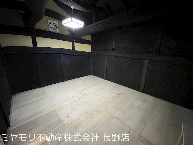 戸隠祖山　中古戸建 内観写真（リビング以外の居室）