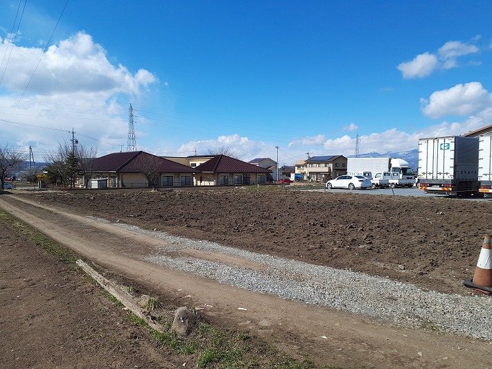 佐久市田口　土地 現地写真（前面道路含む現地写真）