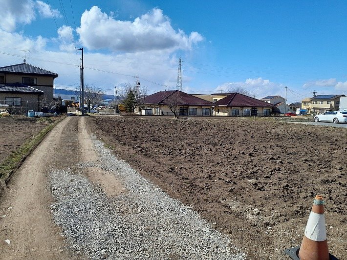 佐久市田口　土地 現地写真（前面道路含む現地写真）