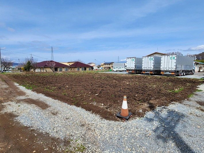 佐久市田口　土地 現地写真（前面道路含む現地写真）