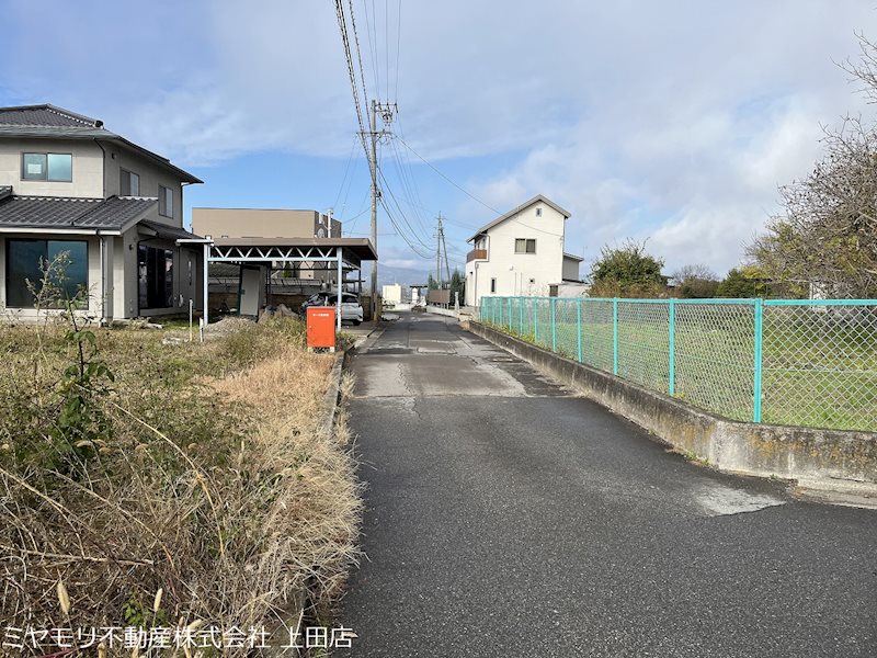 東御市田中　土地 現地写真（前面道路含む現地写真）