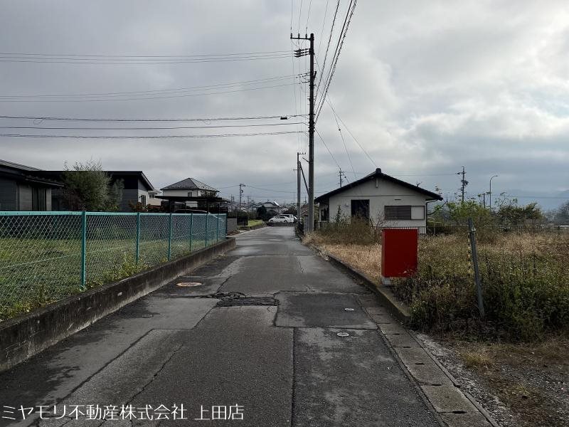 東御市田中　土地 現地写真（前面道路含む現地写真）